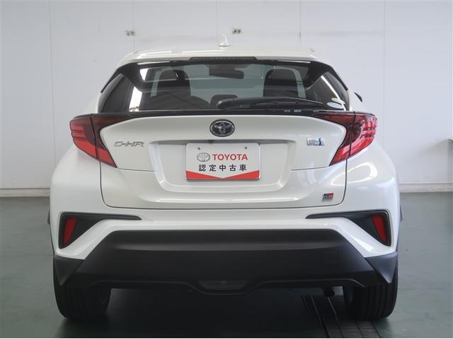 広々とした車内空間に優れた燃費性能。更にデザインも上質で人気のお車です！