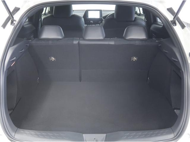 ラゲージスペースの開口部が広く、荷物の積み下ろしが楽々行えます♪