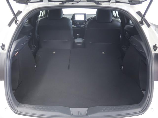 シートアレンジ次第で様々な用途で使えるラゲッジスペース♪