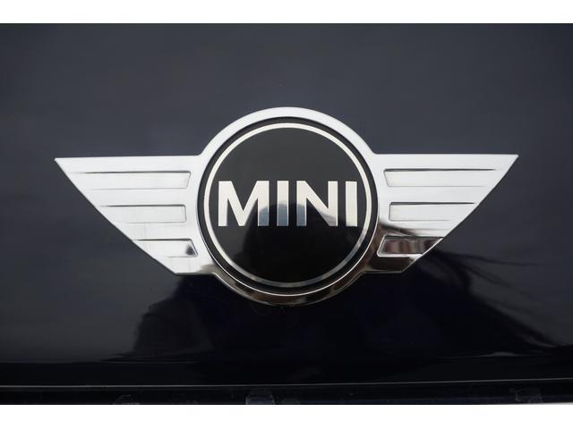 ＭＩＮＩ クーパーＤ　クロスオーバー　オートクルーズ　オートエアコン　カーナビ　横滑り防止　ルーフレール　ＨＤＤナビ　パワーウィンドウ　ブルートゥースオーディオ　衝突軽減装置　盗難防止　エアバッグ　ＡｐｐｌｅＣａｒＰｌａｙコーディング可能（11枚目）
