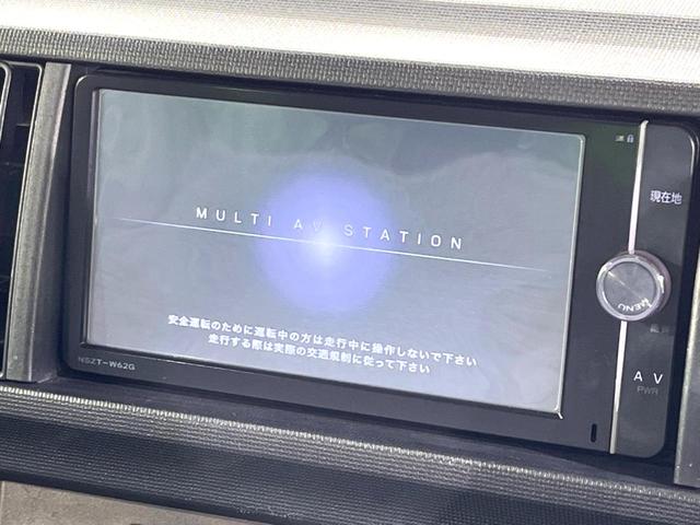 パッソ Ｘ　クツロギ　禁煙車　純正ナビ　Ｂｌｕｅｔｏｏｔｈ再生　スマートキー　ＤＶＤ再生　ＣＤプレイヤー　盗難防止装置　プライバシーガラス　ベンチシート　地デジ　プッシュスタート　モケットシート　電動格納ミラー（3枚目）