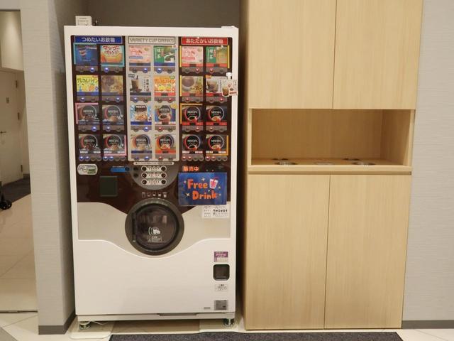 カローラスポーツ ハイブリッドＧ　Ｚ　バックカメラ　レーダークルーズ　禁煙車　コーナーセンサー　スマートキー　ＬＥＤヘッド　ビルトインＥＴＣ　オートハイビーム　車線逸脱警報　オートライト　デュアルエアコン　純正１８インチアルミ（77枚目）