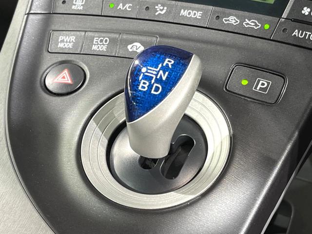 プリウス Ｓ　ＳＤナビ　バックカメラ　スマートキー　ドライブレコーダー　ＥＴＣ　オートライト　オートエアコン　ステアリングスイッチ　ｂｌｕｅｔｏｏｔｈ　　電動格納ミラー（27枚目）