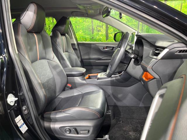 ＲＡＶ４ アドベンチャー　サンルーフ　バックカメラ　純正ディスプレイオーディオ　トヨタセーフティセンス　ブラインドスポットモニター　パワーバックドア　スマートキー　レーダークルーズコントロール　車線逸脱警報　ＥＴＣ（8枚目）