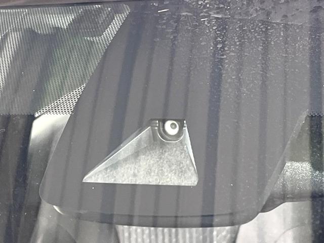 プリウス Sセーフティプラス 純正9インチナビ バックカメラ トヨタセーフティセンス スマートキー レーダークルーズコントロール コーナーセンサー ドライブレコーダー ETC 車線逸脱警報 ステアリングスイッチ(9枚目)