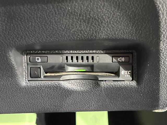 プリウス Sセーフティプラス 純正9インチナビ バックカメラ トヨタセーフティセンス スマートキー レーダークルーズコントロール コーナーセンサー ドライブレコーダー ETC 車線逸脱警報 ステアリングスイッチ(32枚目)