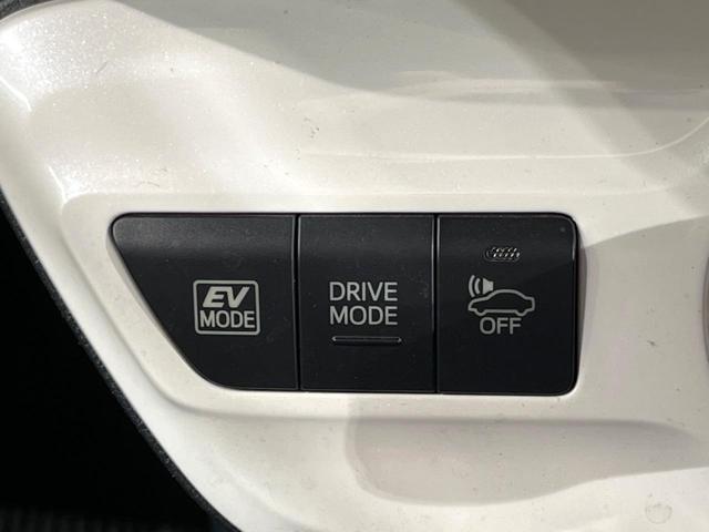 プリウス Sセーフティプラス 純正9インチナビ バックカメラ トヨタセーフティセンス スマートキー レーダークルーズコントロール コーナーセンサー ドライブレコーダー ETC 車線逸脱警報 ステアリングスイッチ(33枚目)