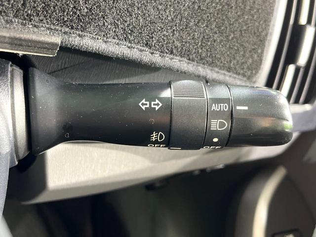 プリウス S 純正SDナビ サイドカメラ 禁煙車 デジタルインナーミラー ドラレコ スマートキー ビルトインETC オートライト オートエアコン 純正15インチアルミ CD DVD再生 地デジ(26枚目)