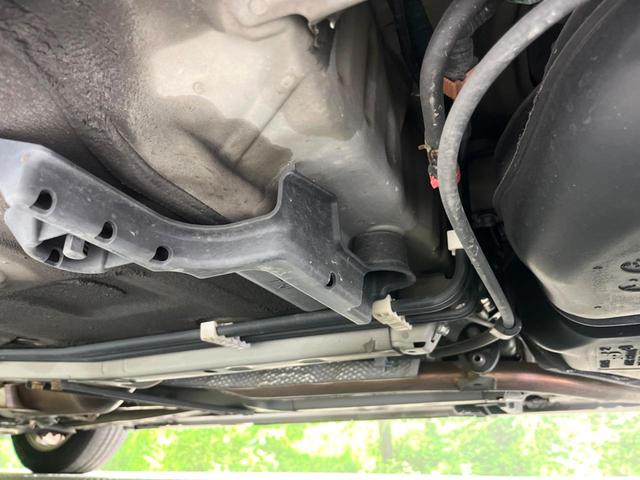 プリウス S 純正SDナビ サイドカメラ 禁煙車 デジタルインナーミラー ドラレコ スマートキー ビルトインETC オートライト オートエアコン 純正15インチアルミ CD DVD再生 地デジ(44枚目)