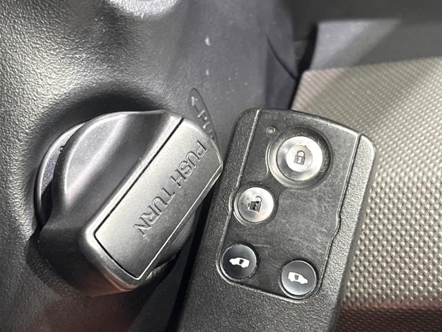 フリードハイブリッド ジャストセレクション 両側電動ドア 純正SDナビ バックカメラ 禁煙車 ハーフレザーシート スマートキー HIDヘッド ビルトインETC クルコン オートライト オートエアコン 純正15インチアルミ CD DVD再生(8枚目)