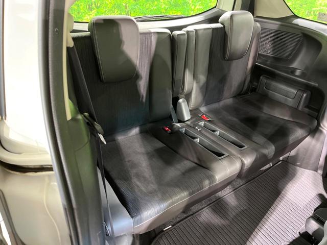 フリードハイブリッド ジャストセレクション 両側電動ドア 純正SDナビ バックカメラ 禁煙車 ハーフレザーシート スマートキー HIDヘッド ビルトインETC クルコン オートライト オートエアコン 純正15インチアルミ CD DVD再生(11枚目)