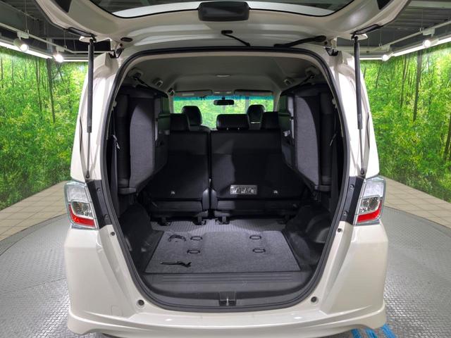 フリードハイブリッド ジャストセレクション 両側電動ドア 純正SDナビ バックカメラ 禁煙車 ハーフレザーシート スマートキー HIDヘッド ビルトインETC クルコン オートライト オートエアコン 純正15インチアルミ CD DVD再生(12枚目)