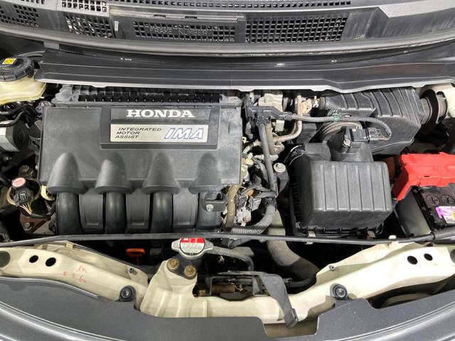 フリードハイブリッド ジャストセレクション 両側電動ドア 純正SDナビ バックカメラ 禁煙車 ハーフレザーシート スマートキー HIDヘッド ビルトインETC クルコン オートライト オートエアコン 純正15インチアルミ CD DVD再生(20枚目)