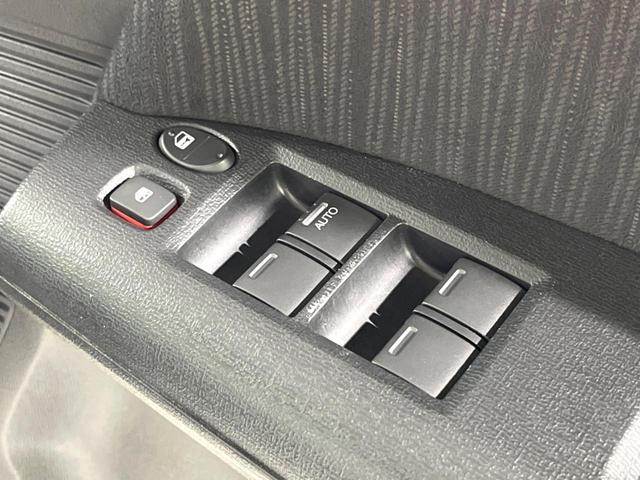 フリードハイブリッド ジャストセレクション 両側電動ドア 純正SDナビ バックカメラ 禁煙車 ハーフレザーシート スマートキー HIDヘッド ビルトインETC クルコン オートライト オートエアコン 純正15インチアルミ CD DVD再生(24枚目)