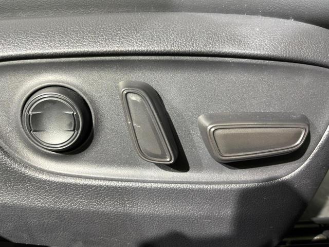 RAV4 G Zパッケージ 4WD 全周囲カメラ レーダークルーズ 禁煙車 電動リアゲート レザー調シート パワーシート コーナーセンサー スマートキー LEDヘッド ビルトインETC オートハイビーム 車線逸脱警報(31枚目)