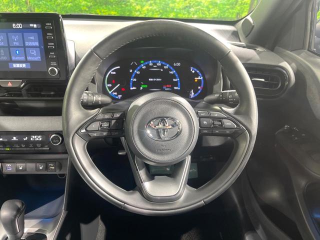 ヤリスクロス ハイブリッドＺ　パノラミックビューモニター　レーダークルーズ　禁煙車　パワーシート　ドラレコ　コーナーセンサー　スマートキー　ＬＥＤヘッド　ビルトインＥＴＣ　オートハイビーム　車線逸脱警報　オートライト（13枚目）