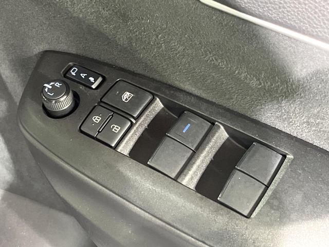 ヤリスクロス ハイブリッドＺ　パノラミックビューモニター　レーダークルーズ　禁煙車　パワーシート　ドラレコ　コーナーセンサー　スマートキー　ＬＥＤヘッド　ビルトインＥＴＣ　オートハイビーム　車線逸脱警報　オートライト（27枚目）