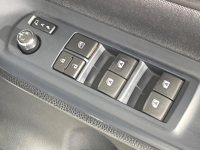 ヴォクシー ZS 煌 両側電動ドア 純正SDナビ バックカメラ 禁煙車 ドラレコ スマートキー LEDヘッド ビルトインETC オートエアコン 純正16インチアルミ リアエアコン Bluetooth フルセグ(6枚目)