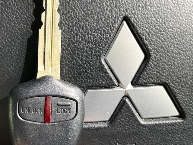 パジェロ ロング エクシード 4WD 純正SDナビ バックカメラ 禁煙車 ドラレコ HIDヘッド ETC クルコン オートライト オートエアコン 純正17インチアルミ Bluetooth CD DVD再生 フルセグ HIDフォグ(7枚目)