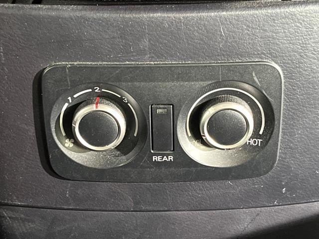 パジェロ ロング エクシード 4WD 純正SDナビ バックカメラ 禁煙車 ドラレコ HIDヘッド ETC クルコン オートライト オートエアコン 純正17インチアルミ Bluetooth CD DVD再生 フルセグ HIDフォグ(22枚目)