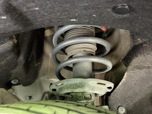 お車を安心してお乗りいただく為には、足回りの定期点検が欠かせません。サービスサポート（有償保証）では無料点検もご提供しており、安心のカーライフをお過ごしいただけるサポート体制が整っています。