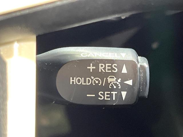 プリウス Ｓセーフティプラス　純正９インチナビ　トヨタセーフティーセンス　バックカメラ　レーダークルーズコントロール　ＥＴＣ　ドライブレコーダー　コーナーセンサー　オートマチックハイビーム　車線逸脱警報　パークアシスト（5枚目）