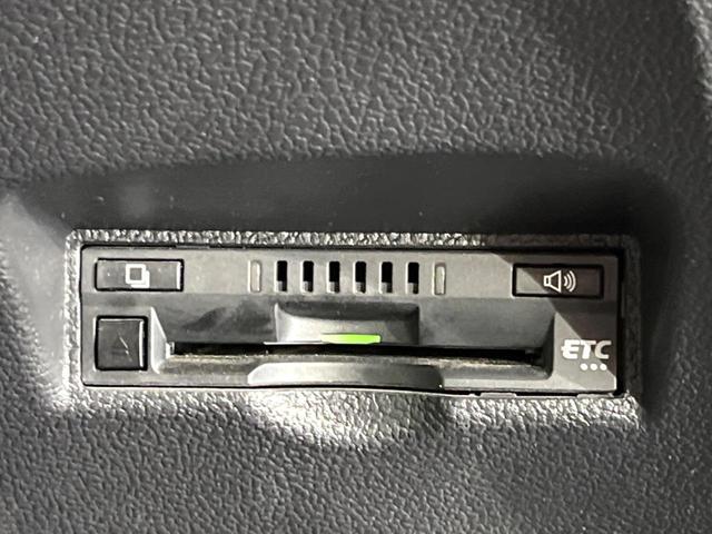 プリウス Ｓセーフティプラス　純正９インチナビ　トヨタセーフティーセンス　バックカメラ　レーダークルーズコントロール　ＥＴＣ　ドライブレコーダー　コーナーセンサー　オートマチックハイビーム　車線逸脱警報　パークアシスト（6枚目）