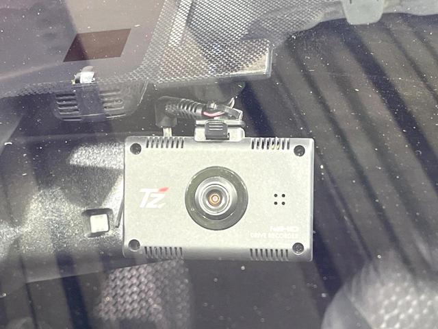 プリウス Ｓセーフティプラス　純正９インチナビ　トヨタセーフティーセンス　バックカメラ　レーダークルーズコントロール　ＥＴＣ　ドライブレコーダー　コーナーセンサー　オートマチックハイビーム　車線逸脱警報　パークアシスト（7枚目）