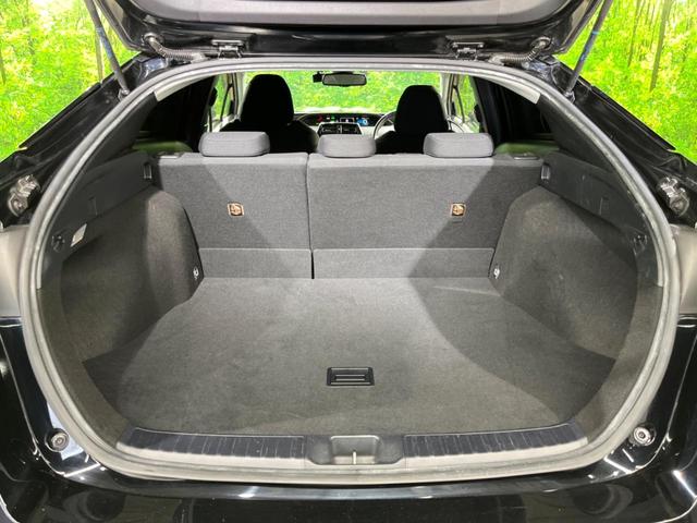 プリウス Ｓセーフティプラス　純正９インチナビ　トヨタセーフティーセンス　バックカメラ　レーダークルーズコントロール　ＥＴＣ　ドライブレコーダー　コーナーセンサー　オートマチックハイビーム　車線逸脱警報　パークアシスト（42枚目）