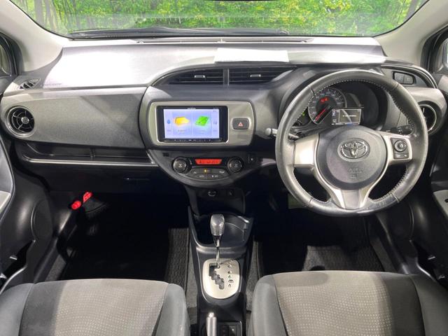 ヴィッツ U SDナビ 衝突被害軽減システム 禁煙車 シートヒーター ドラレコ コーナーセンサー スマートキー LEDヘッド ビルトインETC オートハイビーム 車線逸脱警報 オートライト オートエアコン(2枚目)