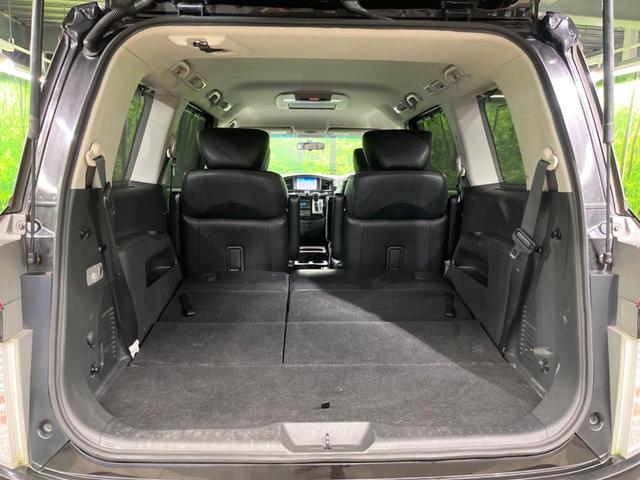 後席を格納すると、これだけの広さが！シーンに合わせたシートアレンジで、大きな荷物も積むことが出来ます♪