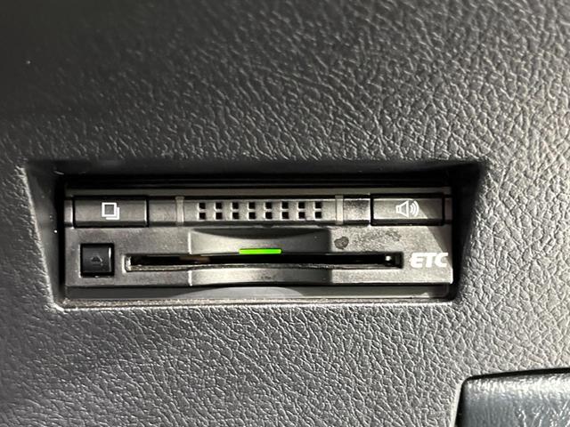 カローラフィールダー ハイブリッドG ダブルバイビー 純正ナビ バックカメラ トヨタセーフティセンス スマートキー ETC シートヒーター オートエアコン オートライト ステアリングスイッチ 純正16インチアルミホイール(7枚目)