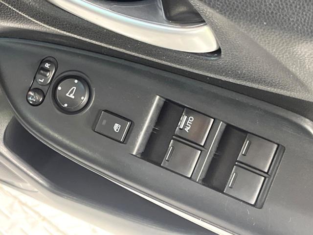 フィットハイブリッド Lパッケージ 純正SDナビ バックカメラ 禁煙車 スマートキー LEDヘッド ETC クルコン オートエアコン 純正16インチアルミ Bluetooth CD DVD再生 地デジ(22枚目)