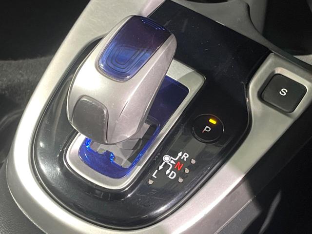 フィットハイブリッド Lパッケージ 純正SDナビ バックカメラ 禁煙車 スマートキー LEDヘッド ETC クルコン オートエアコン 純正16インチアルミ Bluetooth CD DVD再生 地デジ(24枚目)