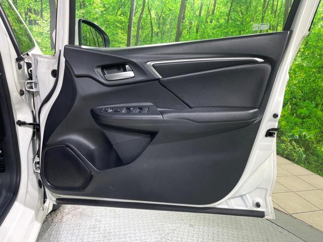 フィットハイブリッド Lパッケージ 純正SDナビ バックカメラ 禁煙車 スマートキー LEDヘッド ETC クルコン オートエアコン 純正16インチアルミ Bluetooth CD DVD再生 地デジ(35枚目)