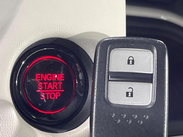 フィット ホーム バックカメラ 衝突被害軽減システム レーダークルーズ 禁煙車 ハーフレザーシート コーナーセンサー スマートキー LEDヘッド ETC オートハイビーム 車線逸脱警報 オートライト オートエアコン(7枚目)