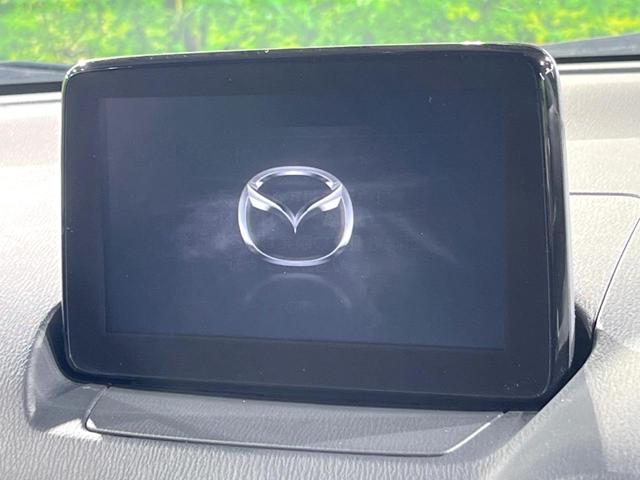 【純正ナビ】人気の純正ナビを装備しております。ナビの使いやすさはもちろん、オーディオ機能も充実！キャンプや旅行はもちろん、通勤や買い物など普段のドライブも楽しくなるはず♪