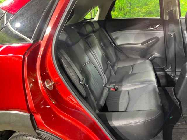 後部座席も気になるようなキズ・汚れやへたり等、大きなダメージはなく、良好な状態です。