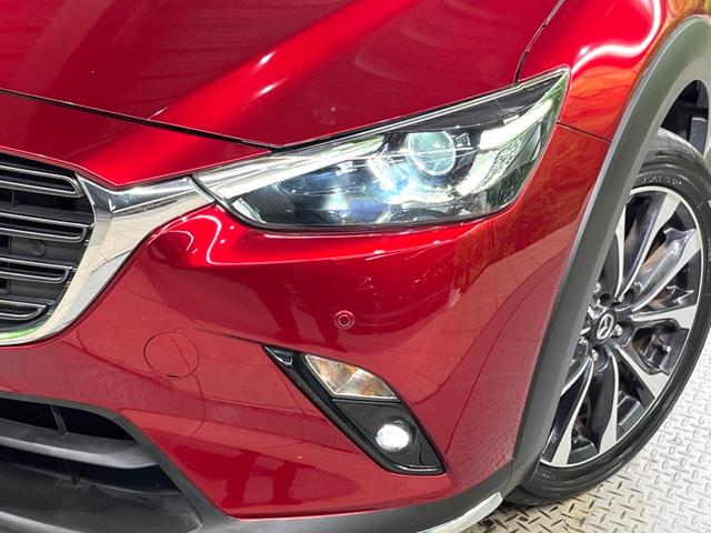 【ＬＥＤヘッドライト】悪天候や夜間走行時も良好な視界を確保し安心して運転できる高輝度ＬＥＤヘッドライトを装備！点灯速度が早く、消費電力も抑えられています。