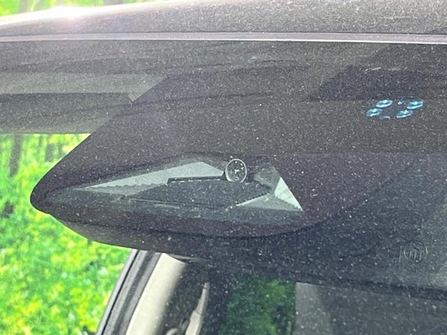 ヴェゼル e:HEV Z 全周囲カメラ 衝突被害軽減システム 電動リアゲート ハーフレザーシート コーナーセンサー スマートキー LEDヘッド 純正18インチアルミ オートハイビーム 車線逸脱警報 オートライト(3枚目)