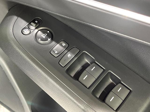 ヴェゼル e:HEV Z 全周囲カメラ 衝突被害軽減システム 電動リアゲート ハーフレザーシート コーナーセンサー スマートキー LEDヘッド 純正18インチアルミ オートハイビーム 車線逸脱警報 オートライト(23枚目)