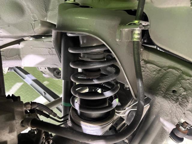 お車を安心してお乗りいただく為には、足回りの定期点検が欠かせません。サービスサポート（有償保証）では無料点検もご提供しており、安心のカーライフをお過ごしいただけるサポート体制が整っています。