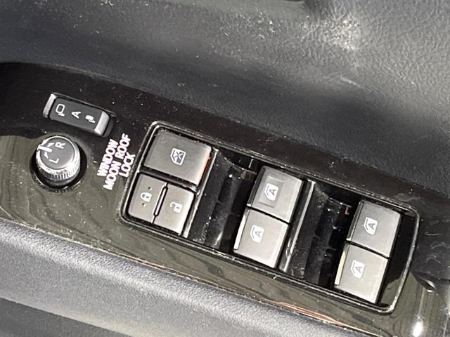 ヴェルファイア 2.5Z Gエディション サンルーフ フリップダウンモニター 純正10インチナビ バックカメラ 両側パワースライドドア パワーシート パワーオットマン ステアリングヒーター コーナーセンサー スマートキー ETC(43枚目)