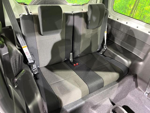 後部座席も気になるようなキズ・汚れやへたり等、大きなダメージはなく、良好な状態です。