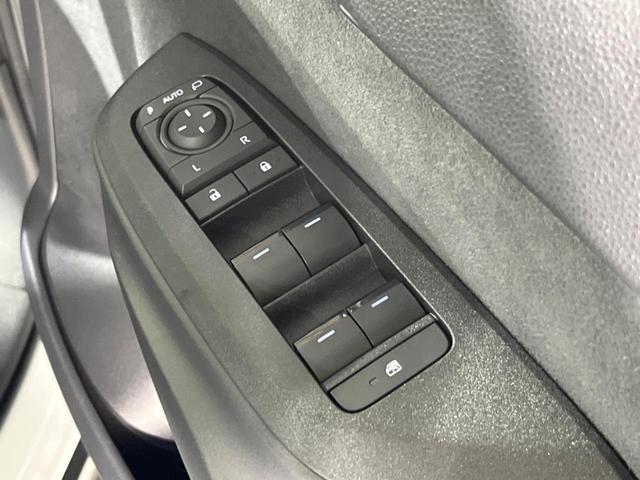 ヤリスクロス Ｚ　パノラミックビューモニター　純正８インチナビ　トヨタセーフティセンス　ドライブレコーダー　ＥＴＣ　ブラインドスポットモニター　シートヒーター　パワーシート　スマートキー（25枚目）