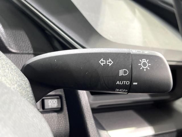 プリウス X バックカメラ 衝突被害軽減システム 禁煙車 ドラレコ コーナーセンサー スマートキー LEDヘッド ETC2.0 オートハイビーム 車線逸脱警報 オートライト オートエアコン Bluetooth(29枚目)