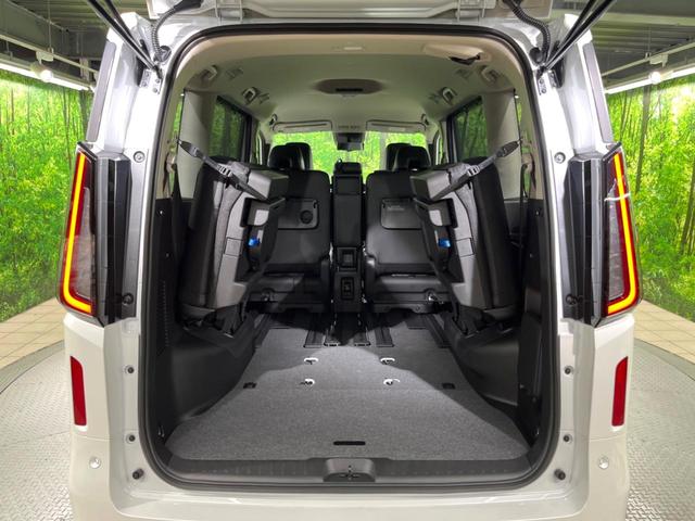 セレナ ｅ－パワー　ハイウェイスターＶ　登録済未使用車　両側電動ドア　全周囲カメラ　衝突被害軽減システム　レーダークルーズ　ハーフレザーシート　ドラレコ　コーナーセンサー　スマートキー　ＬＥＤヘッド　ビルトインＥＴＣ　純正１６インチアルミ（11枚目）