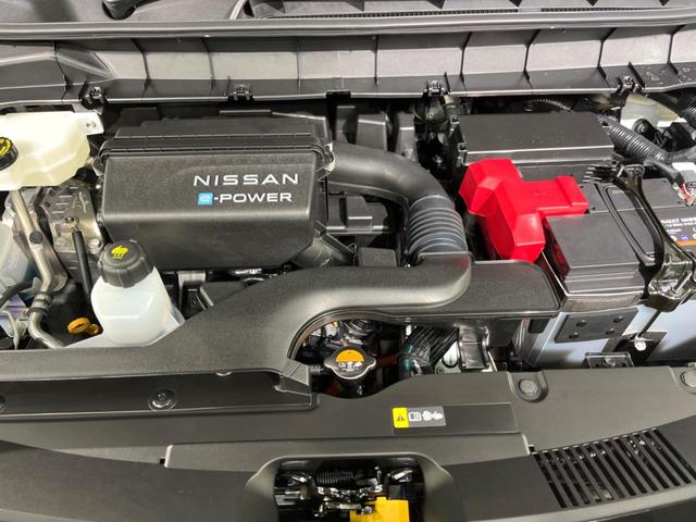 セレナ ｅ－パワー　ハイウェイスターＶ　登録済未使用車　両側電動ドア　全周囲カメラ　衝突被害軽減システム　レーダークルーズ　ハーフレザーシート　ドラレコ　コーナーセンサー　スマートキー　ＬＥＤヘッド　ビルトインＥＴＣ　純正１６インチアルミ（19枚目）