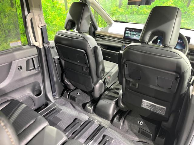 セレナ ｅ－パワー　ハイウェイスターＶ　登録済未使用車　両側電動ドア　全周囲カメラ　衝突被害軽減システム　レーダークルーズ　ハーフレザーシート　ドラレコ　コーナーセンサー　スマートキー　ＬＥＤヘッド　ビルトインＥＴＣ　純正１６インチアルミ（41枚目）