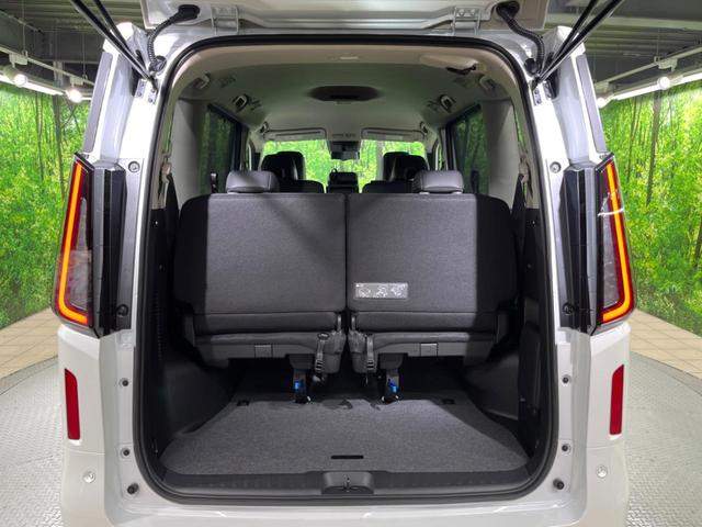 セレナ ｅ－パワー　ハイウェイスターＶ　登録済未使用車　両側電動ドア　全周囲カメラ　衝突被害軽減システム　レーダークルーズ　ハーフレザーシート　ドラレコ　コーナーセンサー　スマートキー　ＬＥＤヘッド　ビルトインＥＴＣ　純正１６インチアルミ（44枚目）